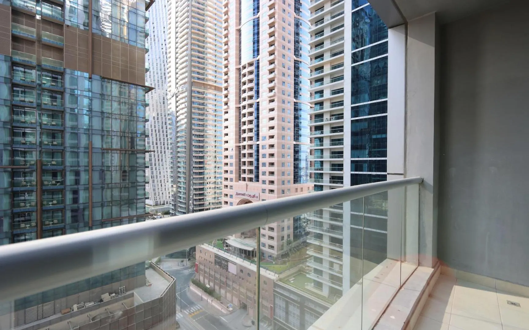 One-Bedroom Piece Of Peace In Dubai Marina Apartment